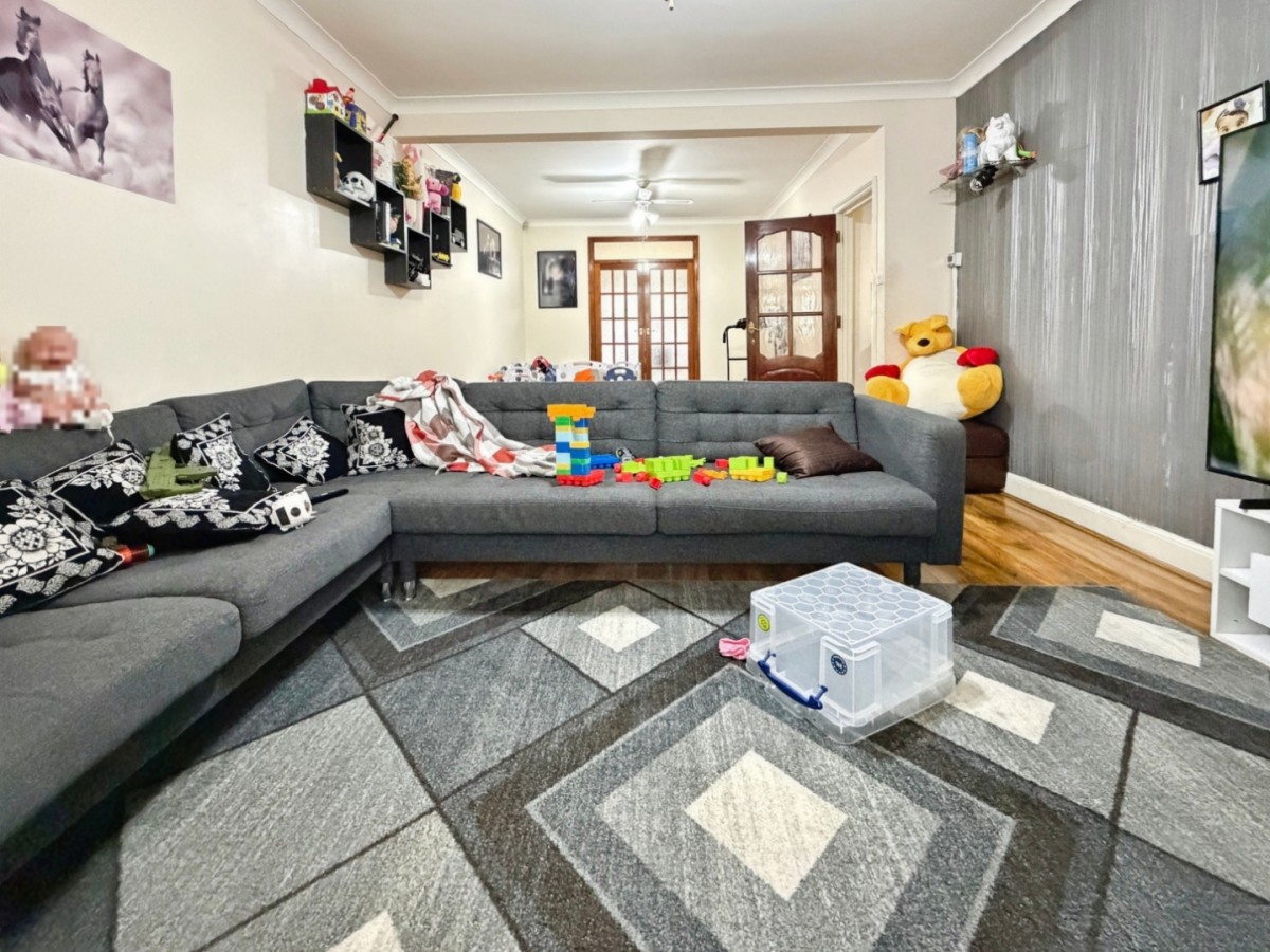 Chatsworth Crescent Road, TW3 2PE