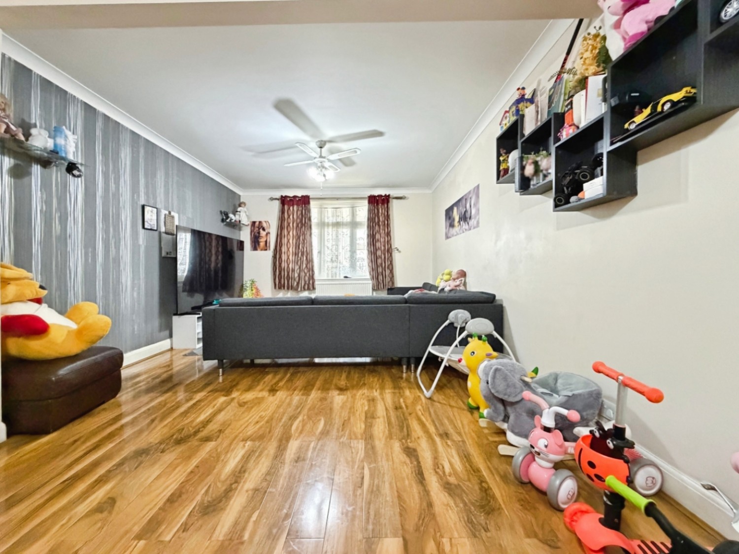 Chatsworth Crescent Road, TW3 2PE