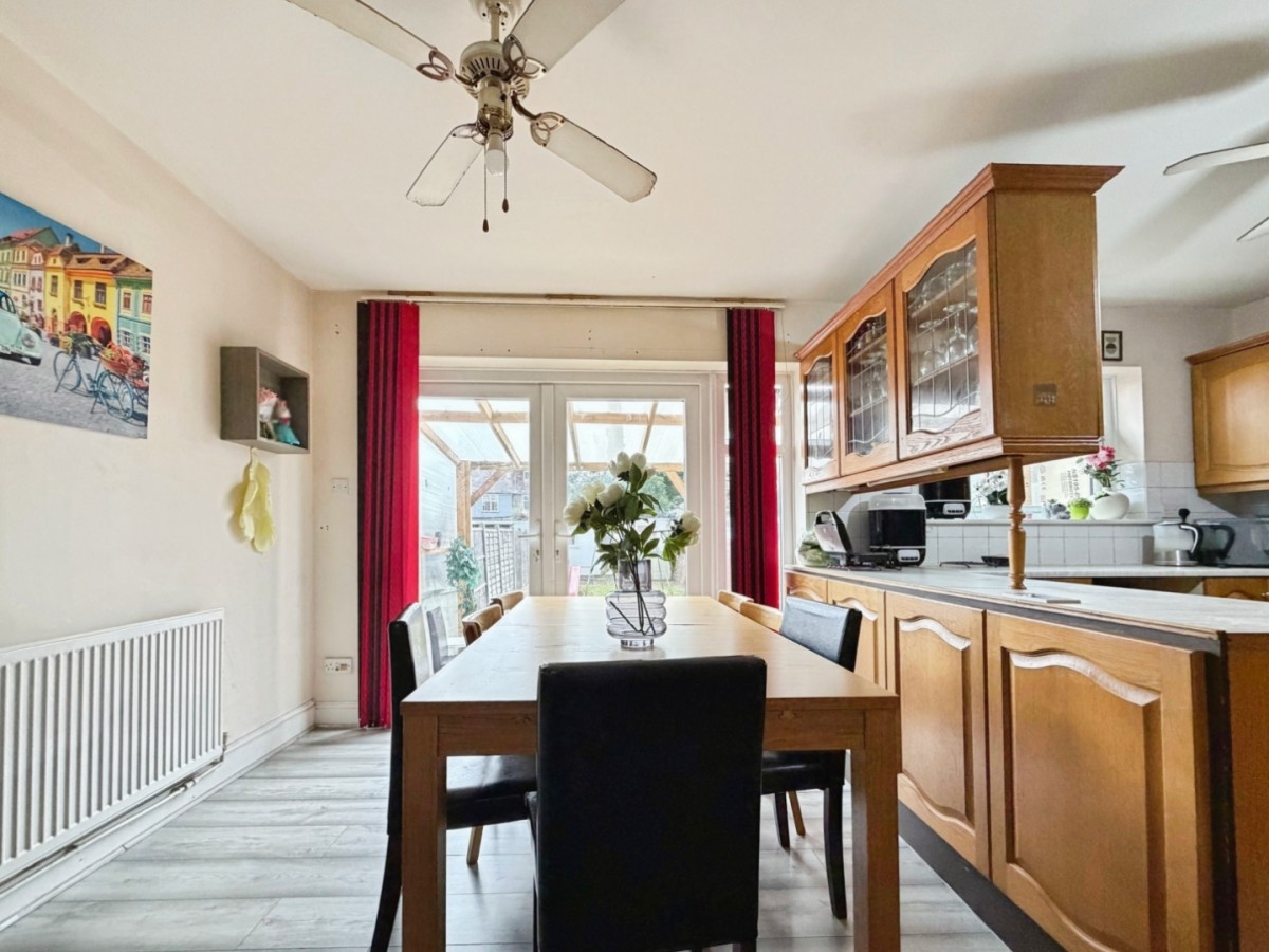 Chatsworth Crescent Road, TW3 2PE