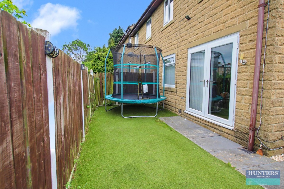 Winnard Row, Off Birch lane, Bradford, BD5 8NZ