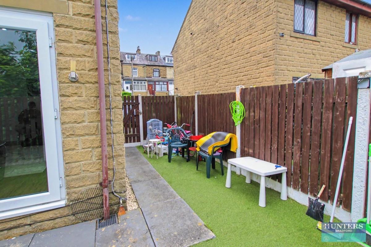 Winnard Row, Off Birch lane, Bradford, BD5 8NZ