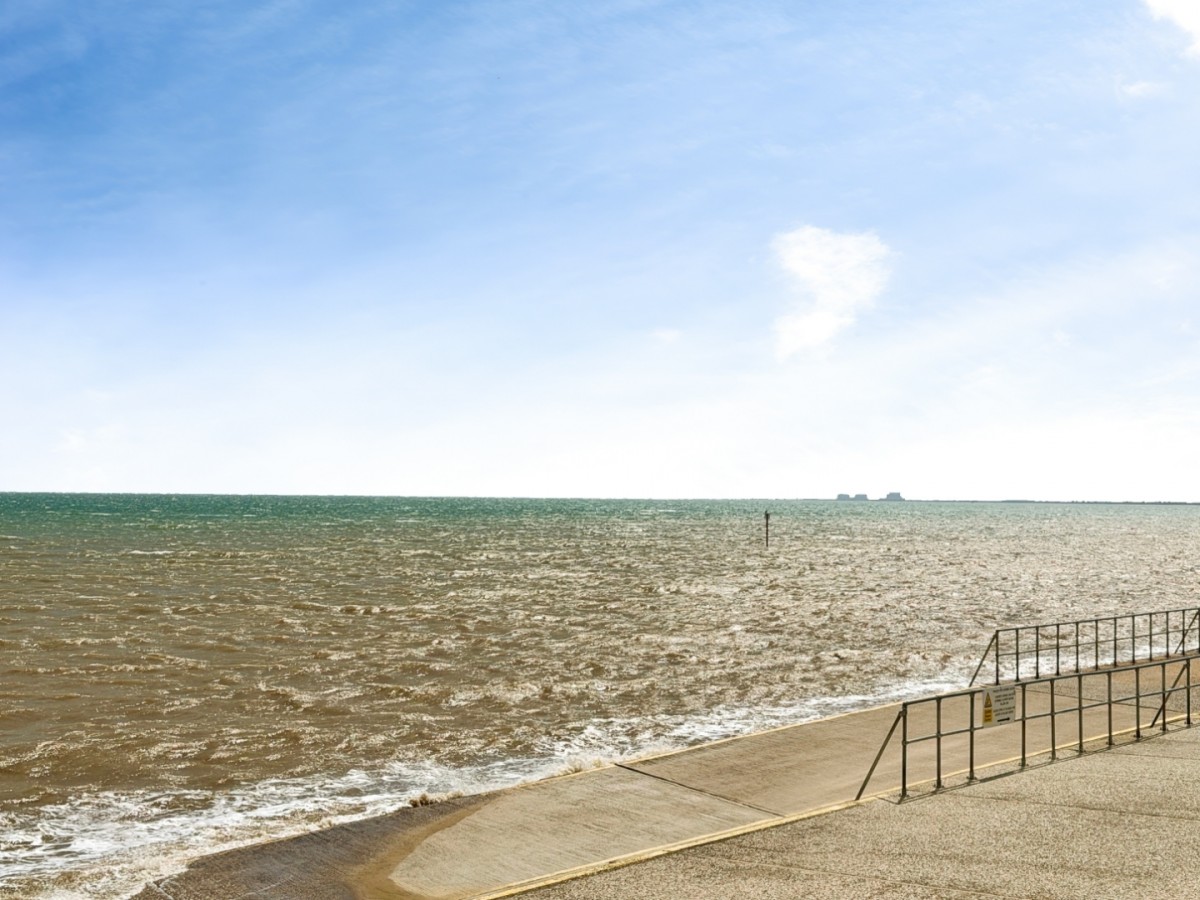 Seawall, Dymchurch