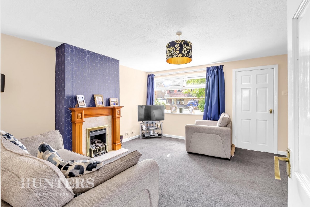 Chichester Close, Smithy Bridge OL15 8QL