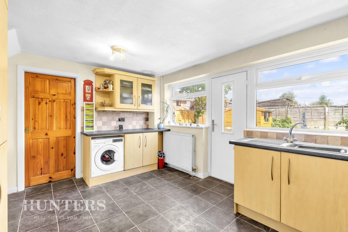 Chichester Close, Smithy Bridge OL15 8QL
