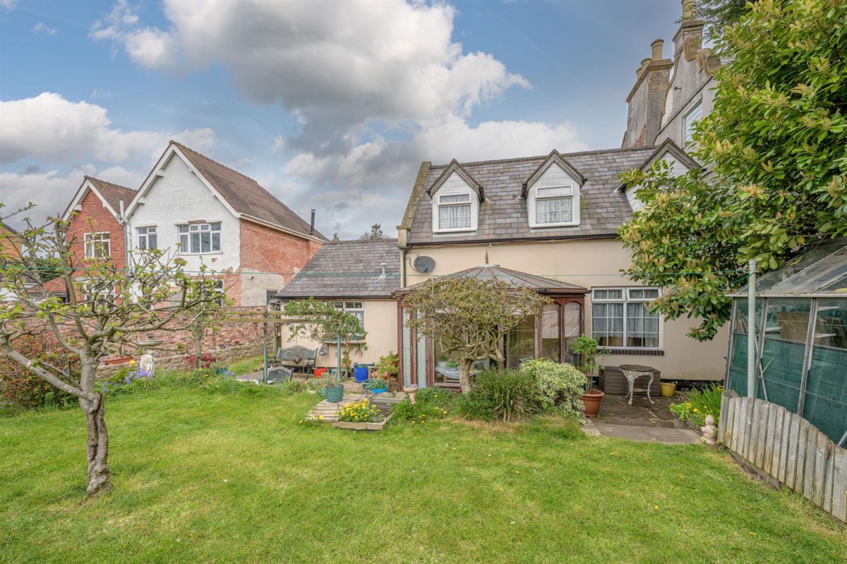 St Michael's, High Street, Kingswinford, DY6 8AA