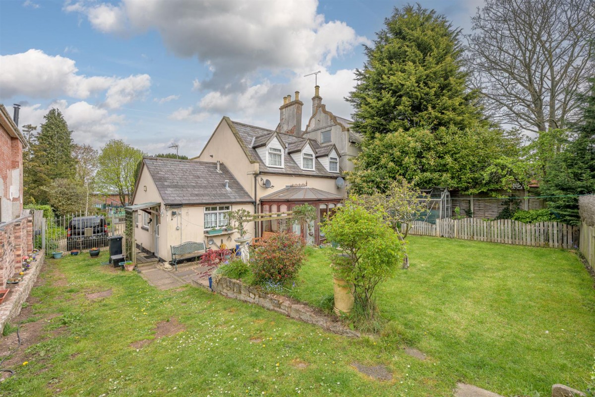 St Michael's, High Street, Kingswinford, DY6 8AA