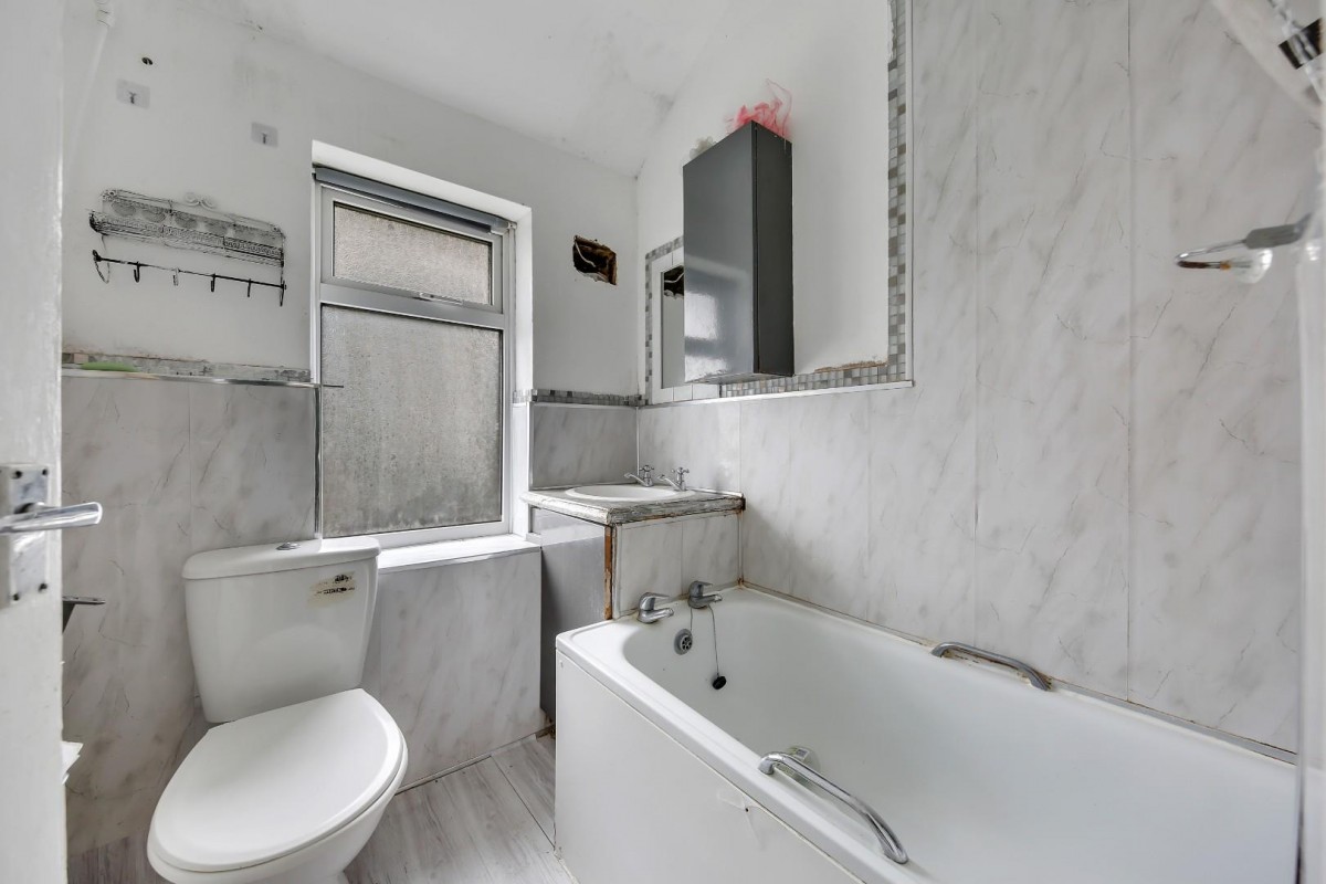 Bentry Road, Dagenham, RM8