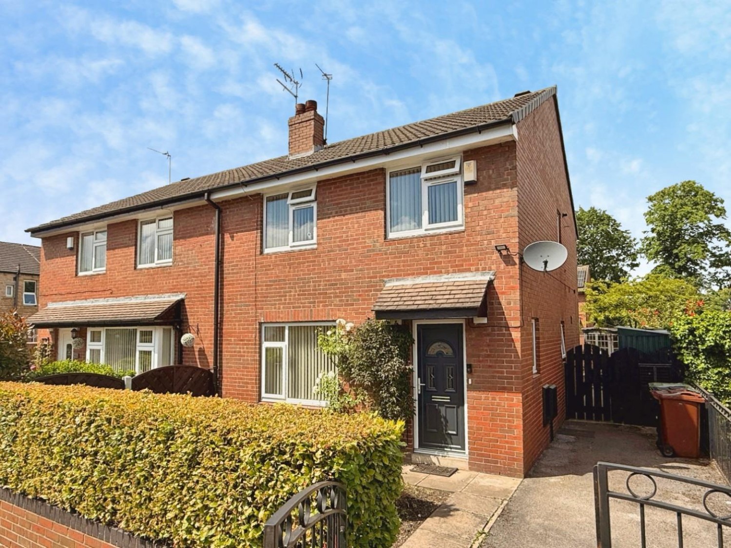3 bedroom House for sale in Leeds And Bradford Road, Pudsey, LS28 6LT