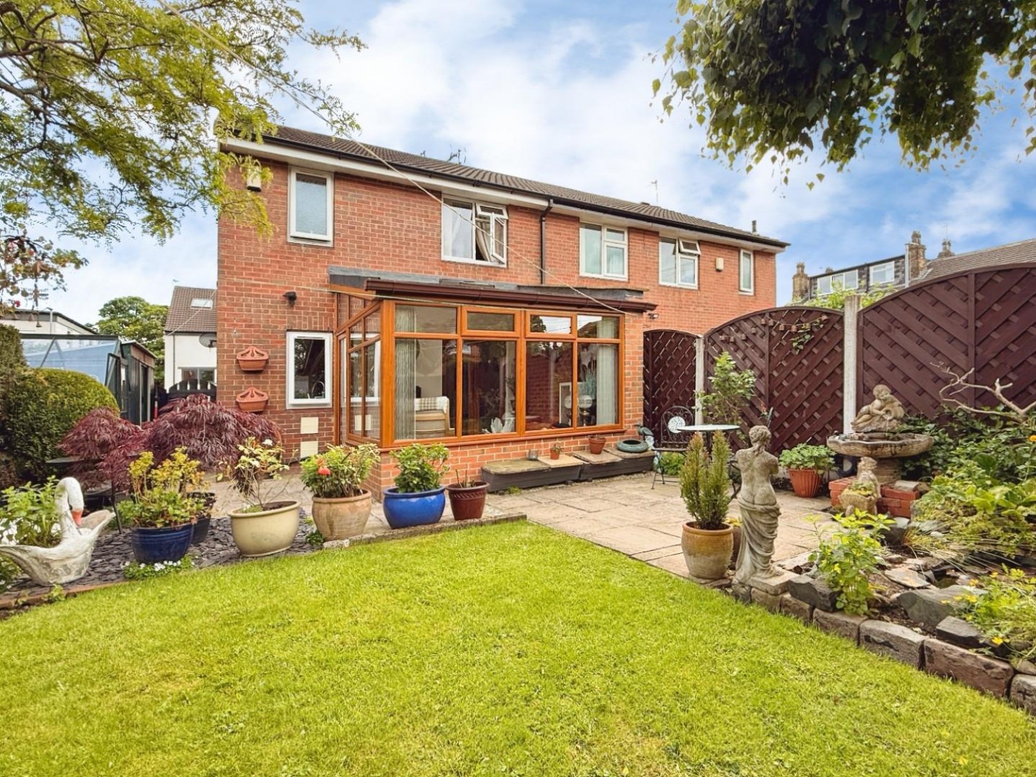 3 bedroom House for sale in Leeds And Bradford Road, Pudsey, LS28 6LT
