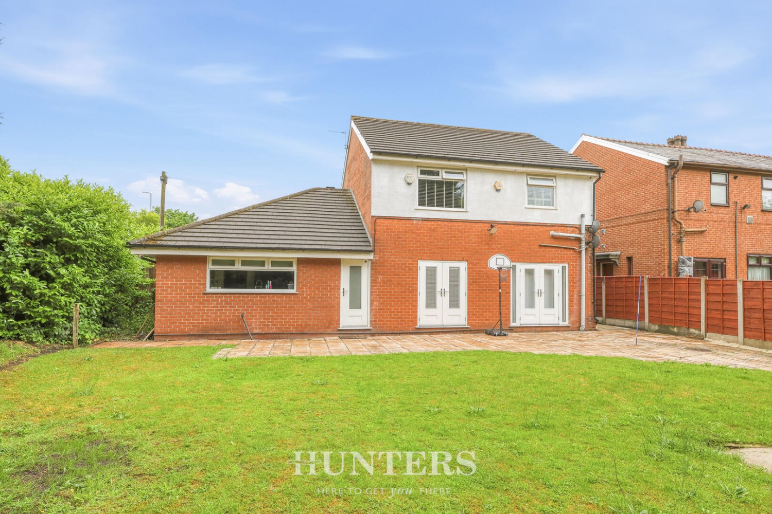 4 bedroom House for sale in Mossway, Alkrington, Manchester, M24