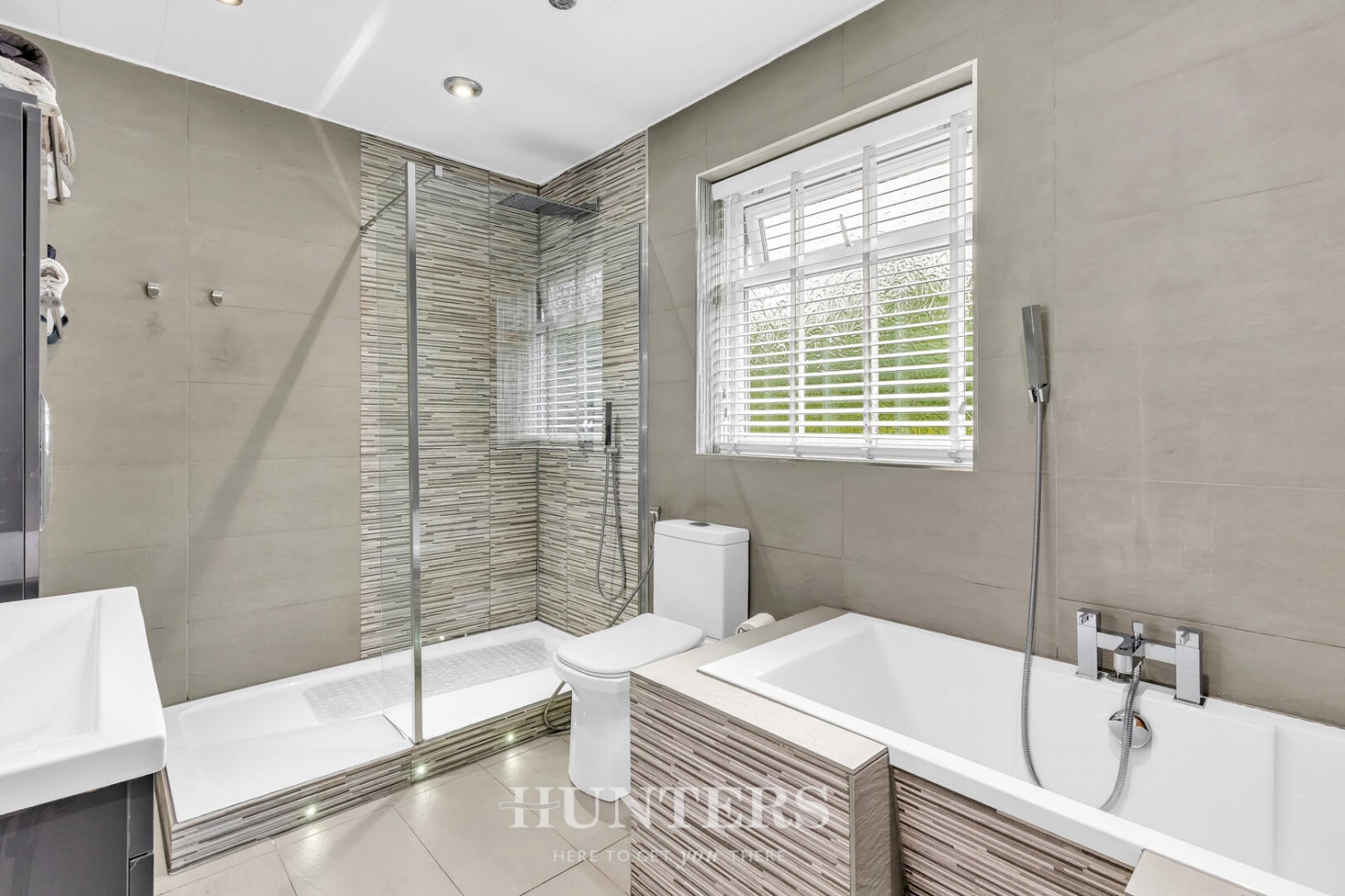 4 bedroom House for sale in Mossway, Alkrington, Manchester, M24