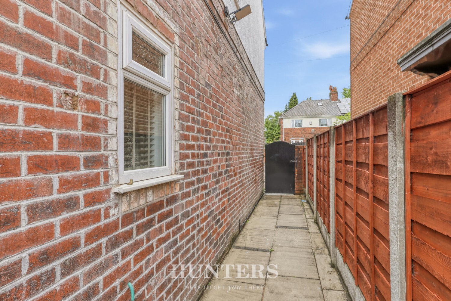 4 bedroom House for sale in Mossway, Alkrington, Manchester, M24