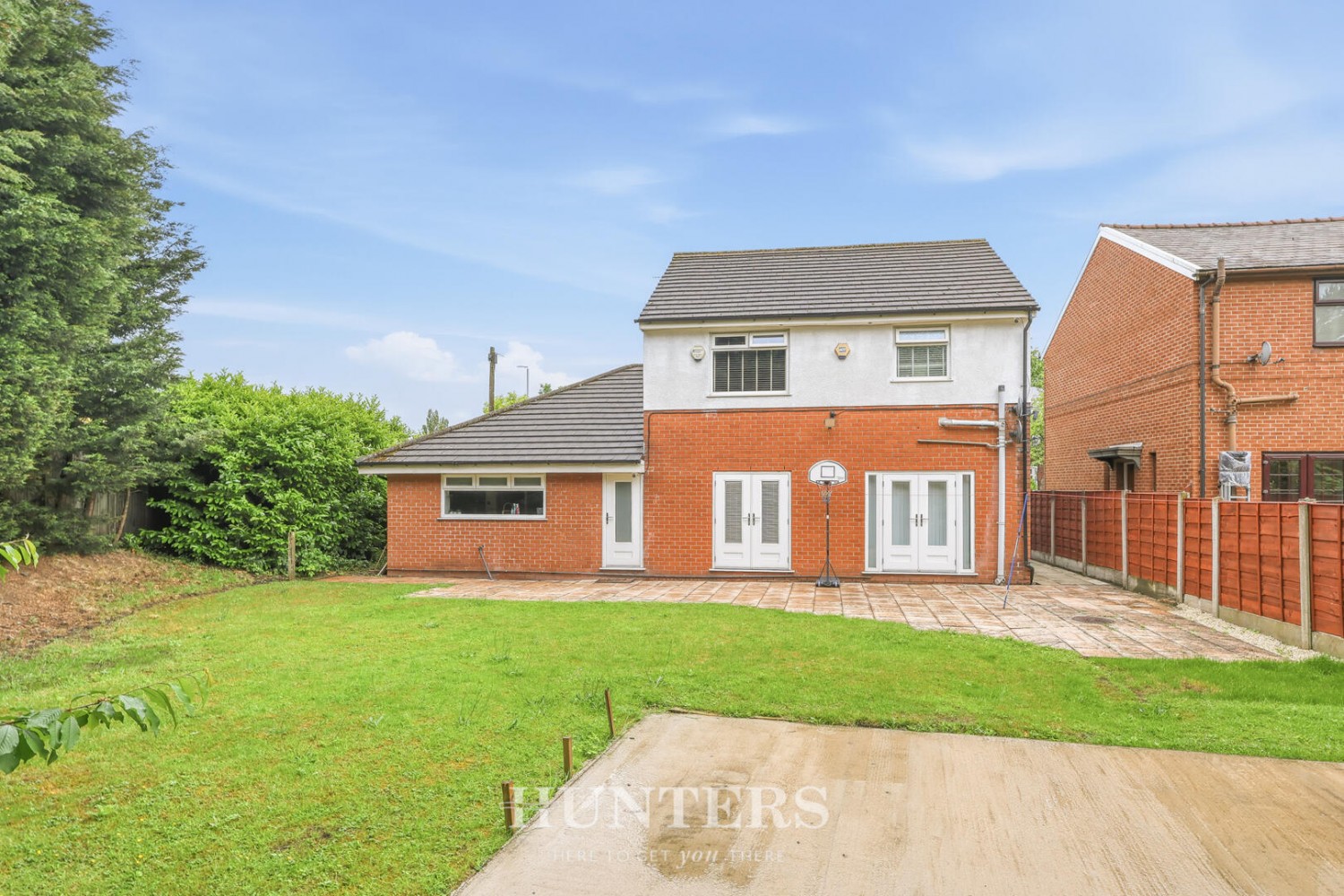 4 bedroom House for sale in Mossway, Alkrington, Manchester, M24