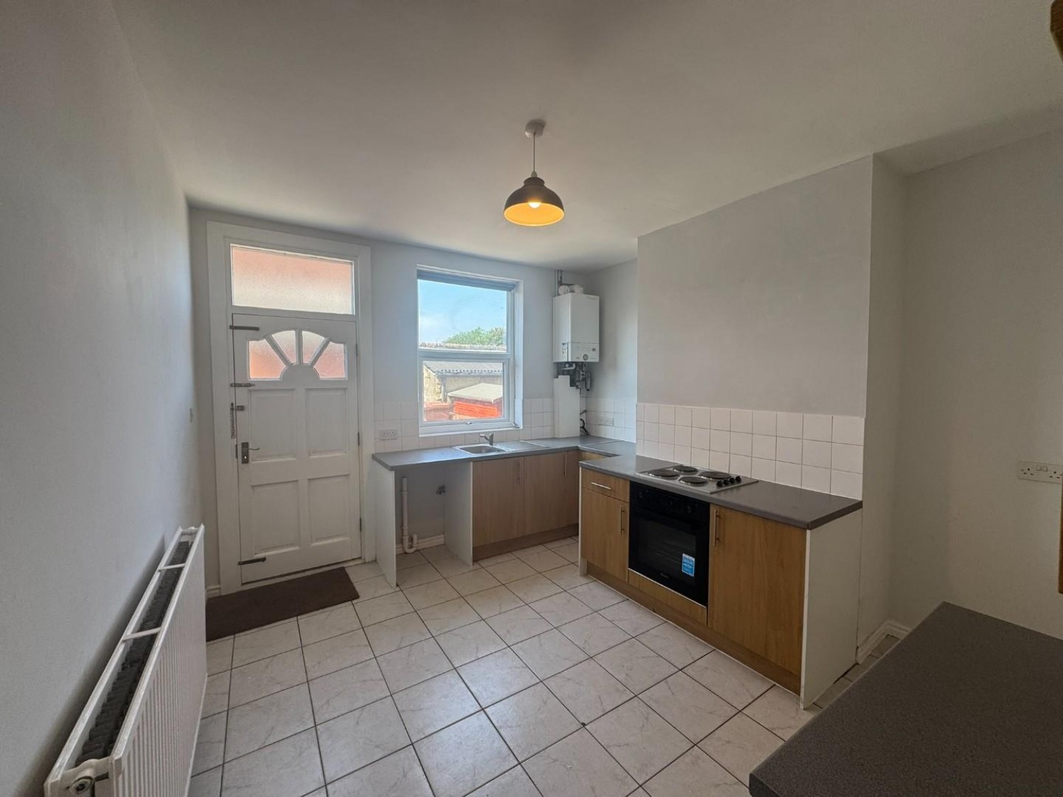 2 bedroom House to let in Smawthorne Grove, Castleford