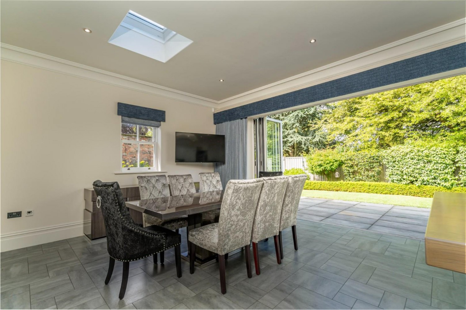 6 bedroom House to let in Tadcaster Road, York