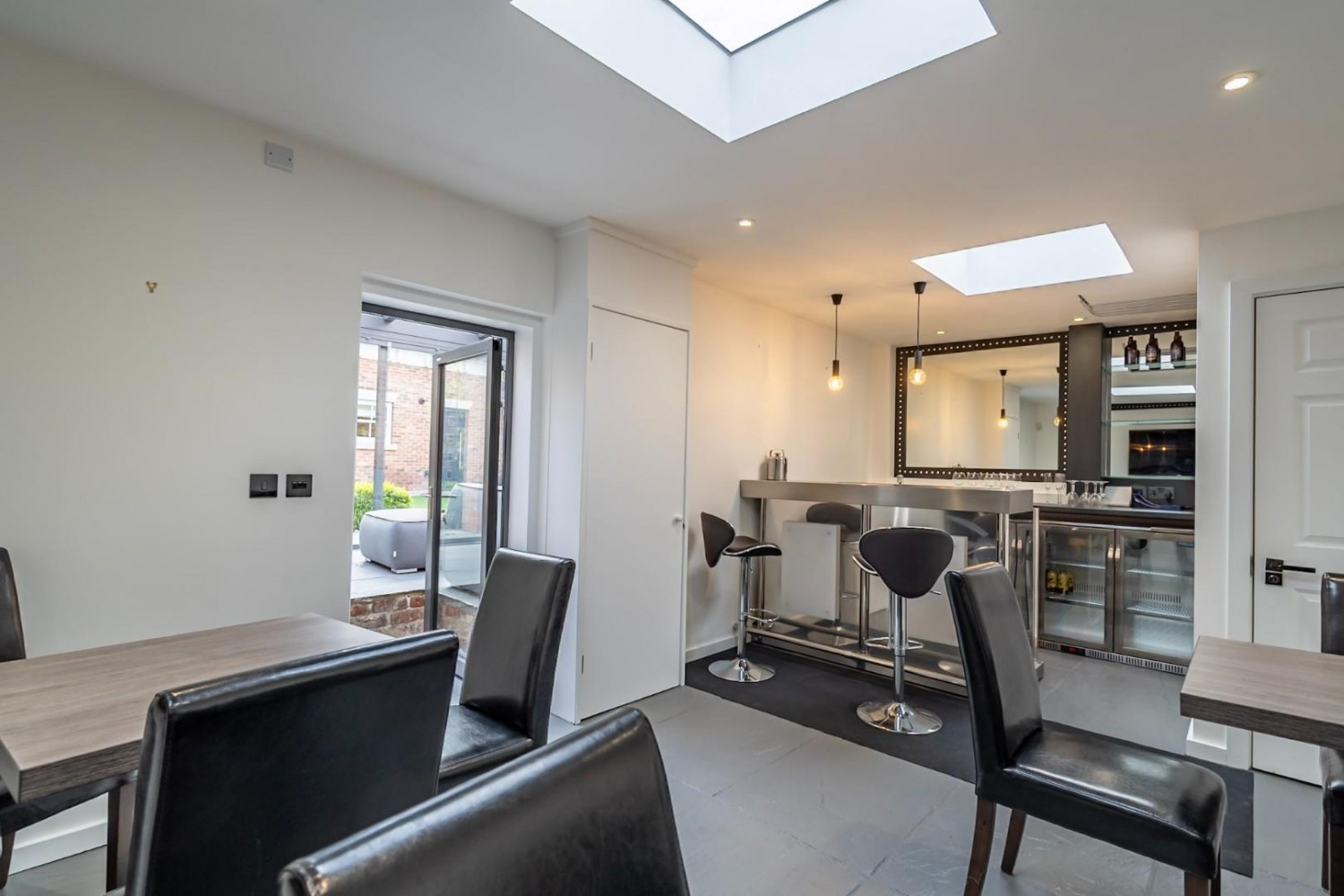 6 bedroom House to let in Tadcaster Road, York