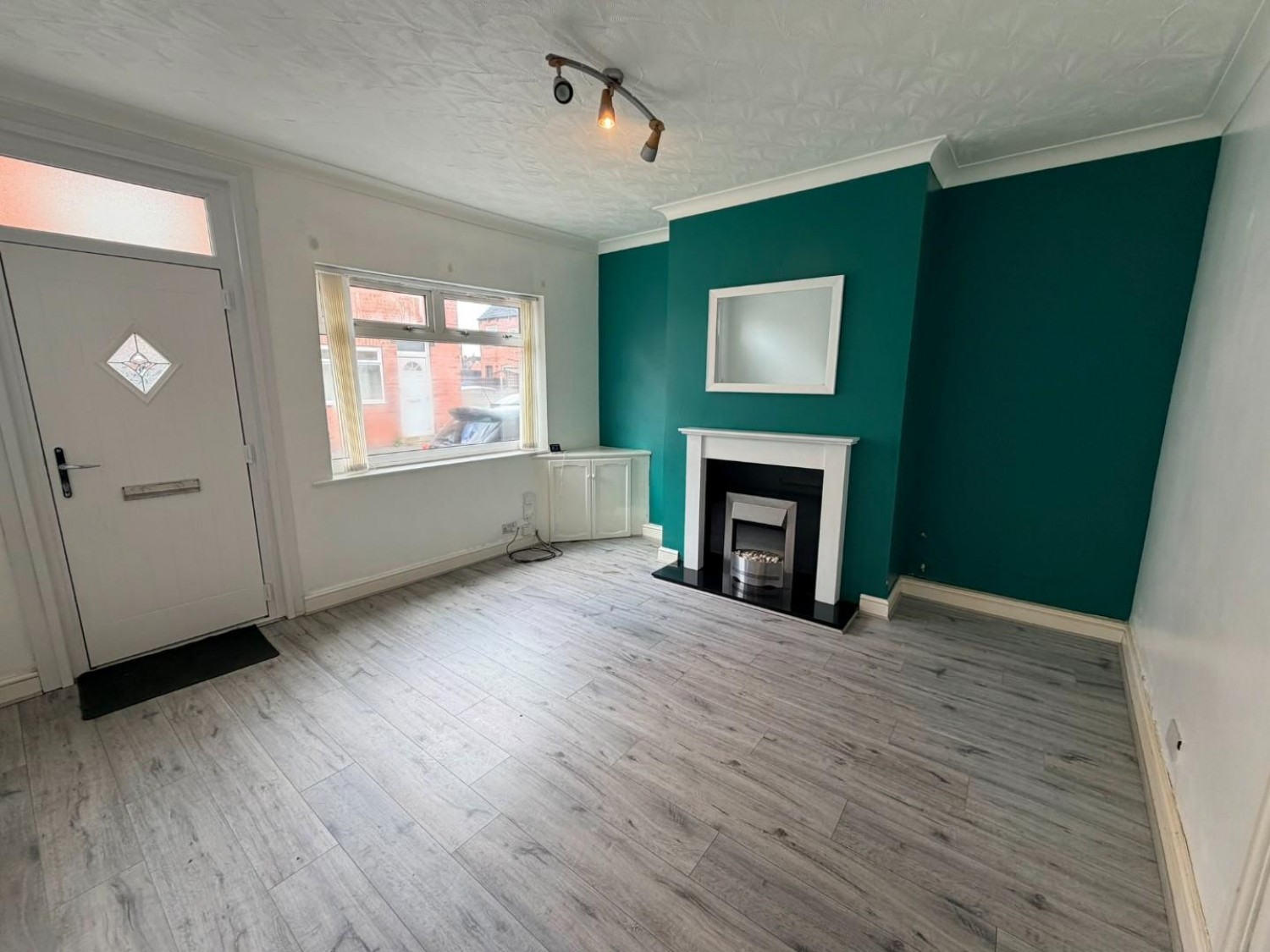 2 bedroom House to let in Crowther Place, Castleford