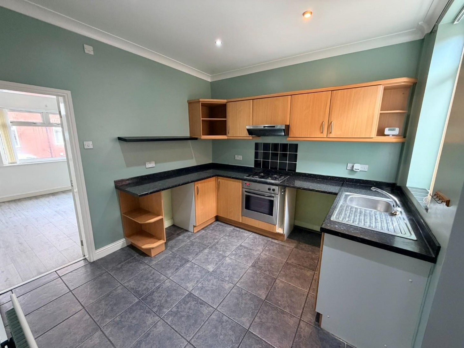 2 bedroom House to let in Crowther Place, Castleford