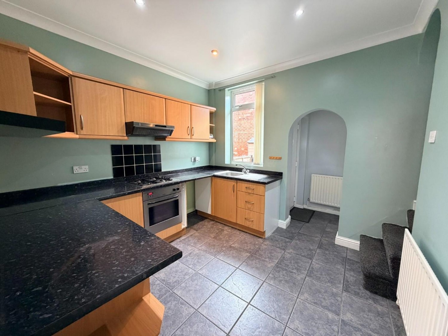 2 bedroom House to let in Crowther Place, Castleford