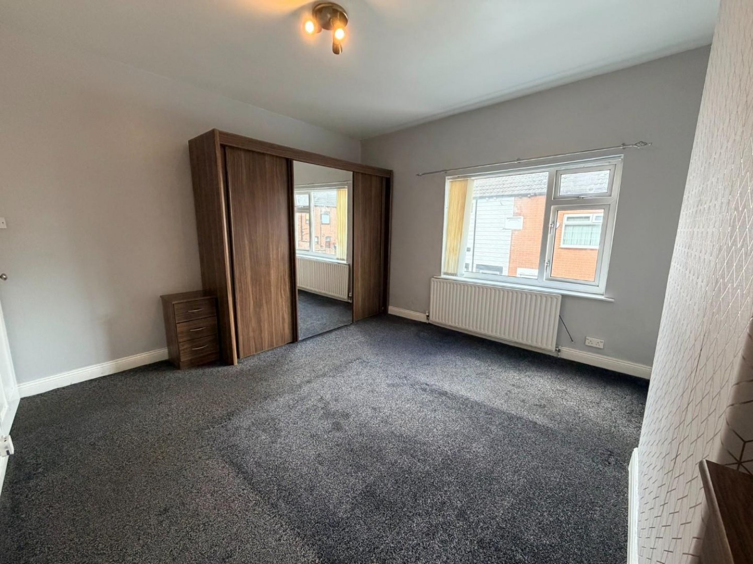 2 bedroom House to let in Crowther Place, Castleford