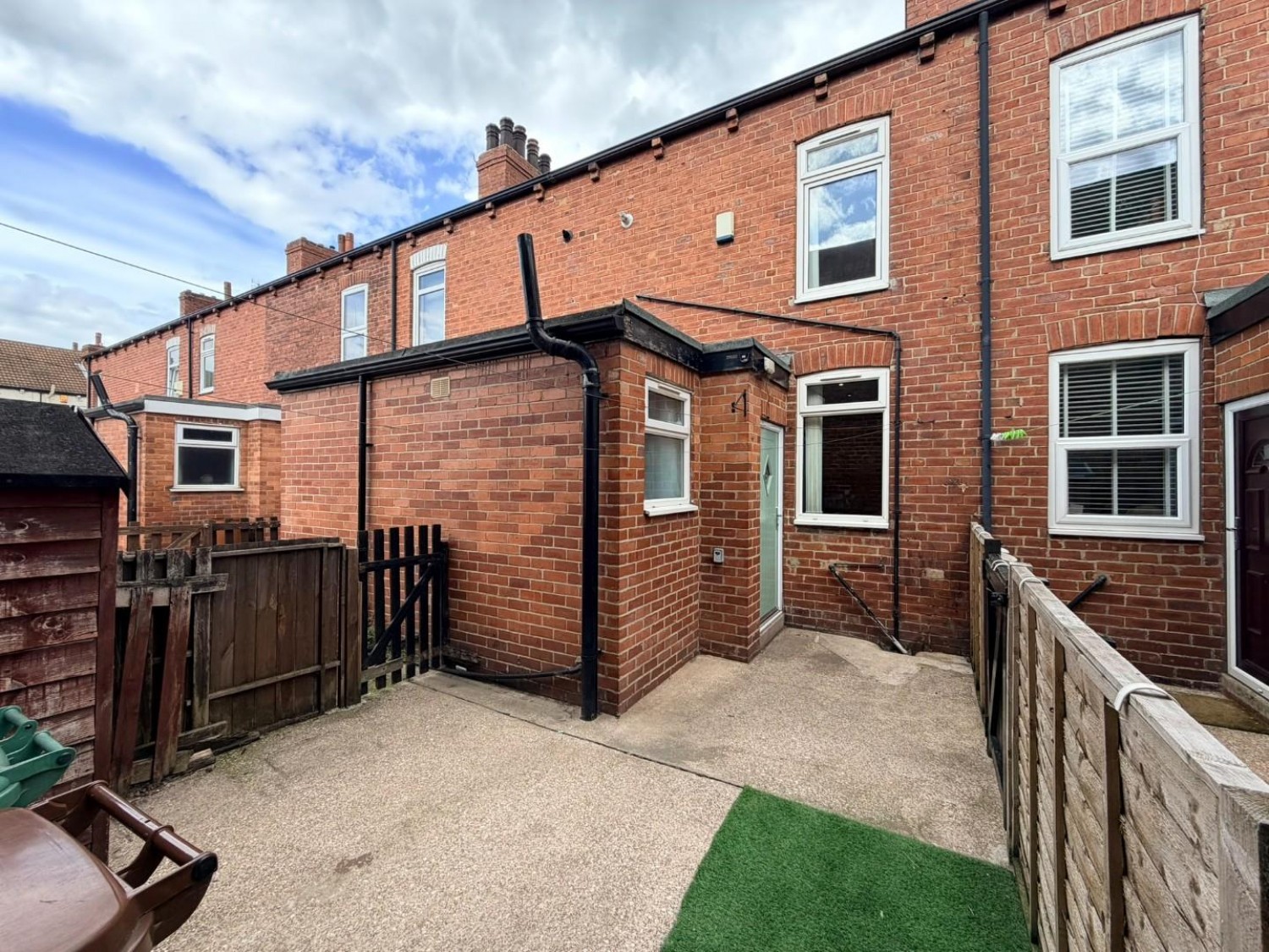 2 bedroom House to let in Crowther Place, Castleford