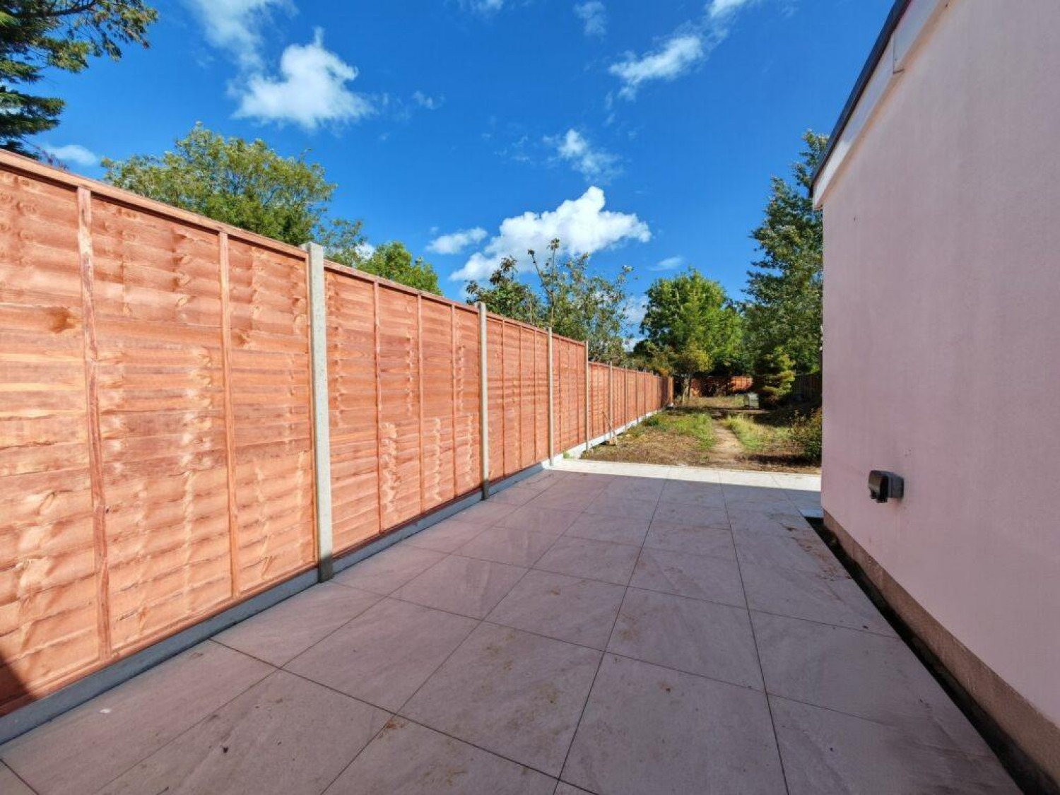 8 bedroom House to let in Whitley Wood Lane, Reading