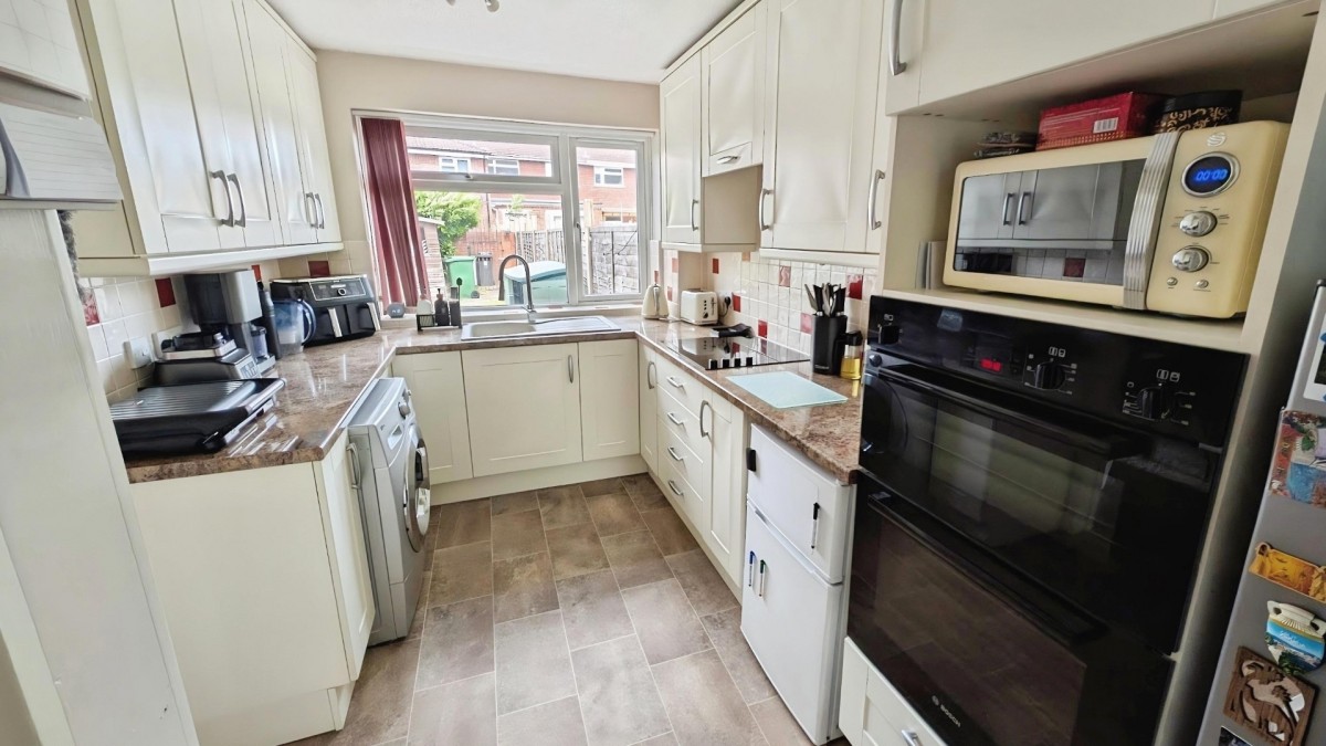 Littledean, Yate, Bristol, BS37 8UJ