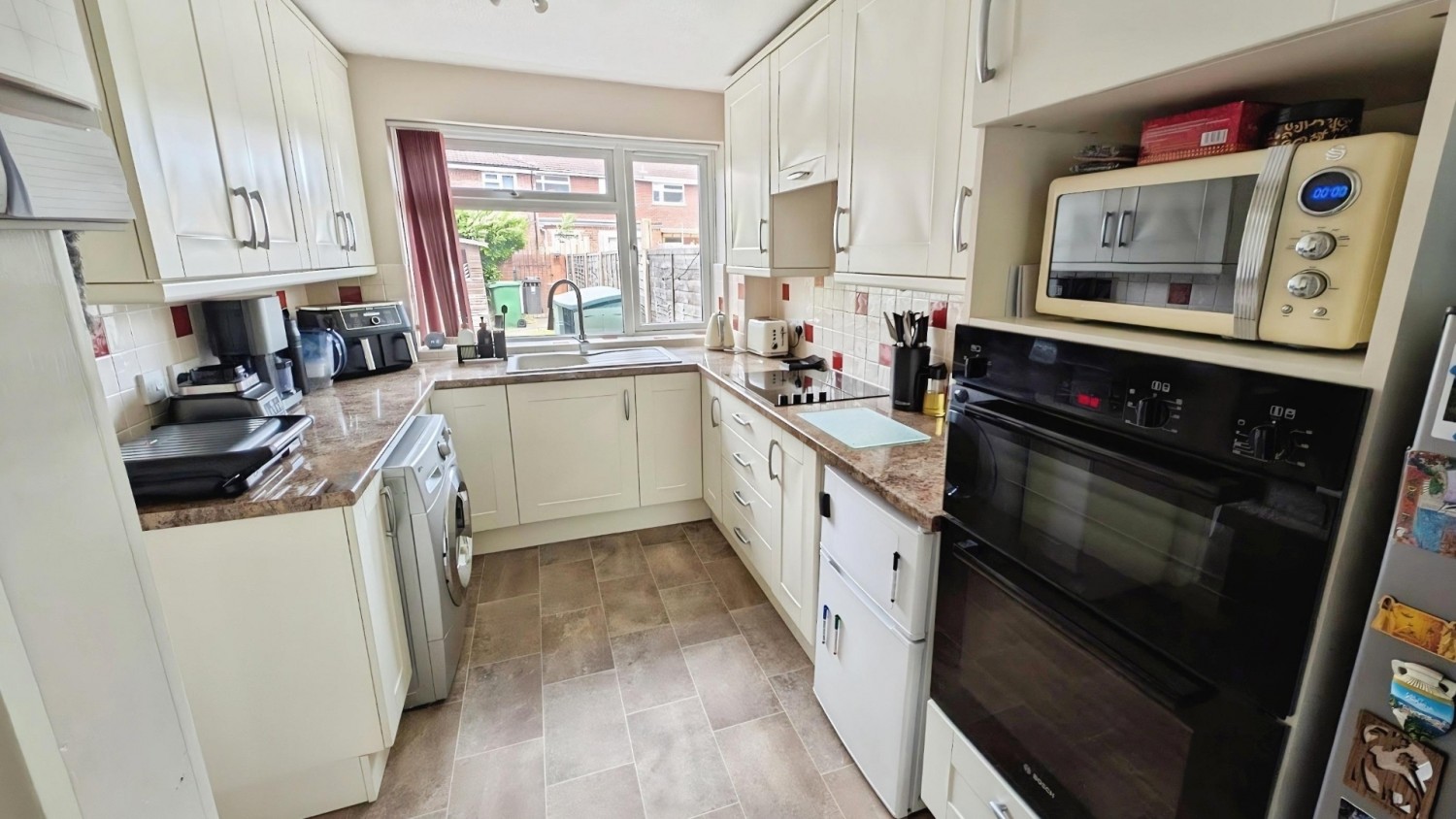 Littledean, Yate, Bristol, BS37 8UJ