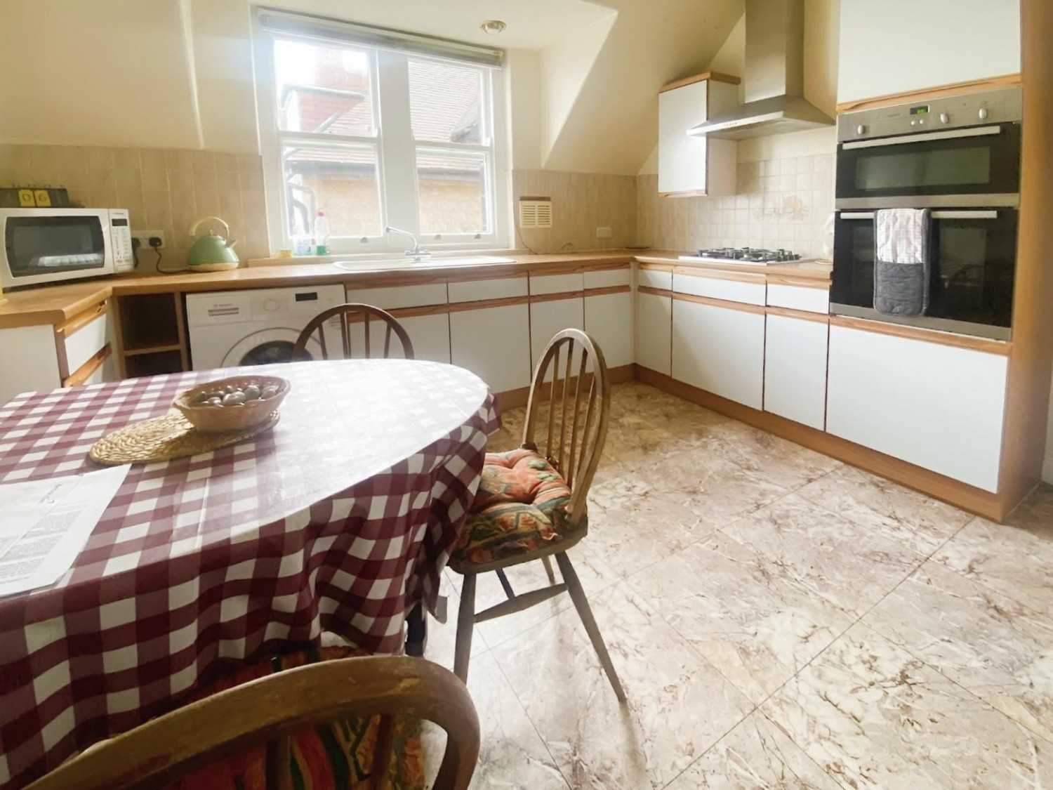 2 bedroom Flat to let in Grove Park Terrace, Harrogate, HG1 4BW