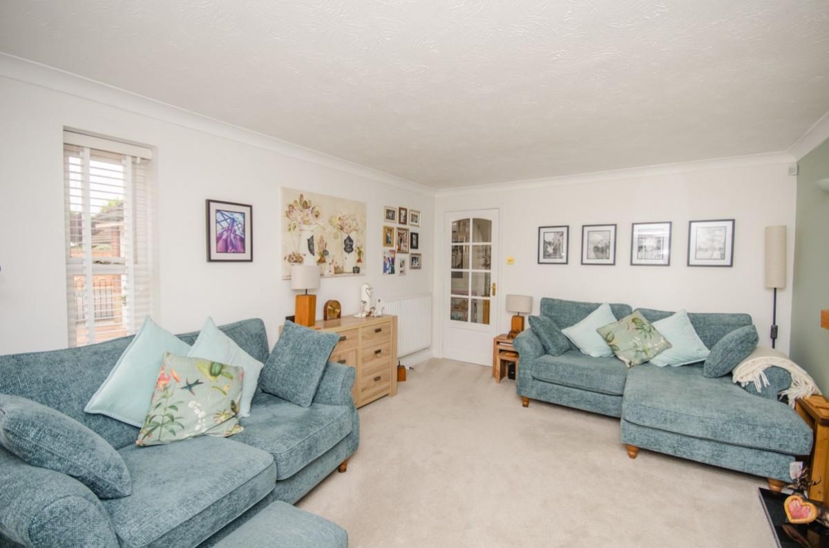 Heathfields, Downend, Bristol, BS16 6HT