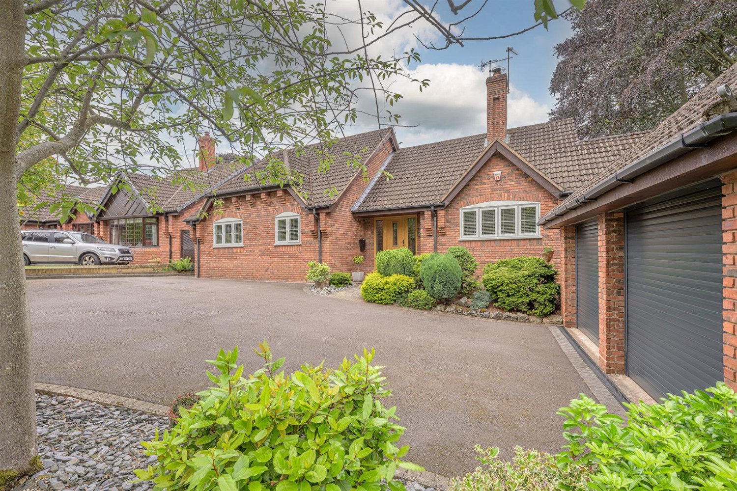 3 bedroom Bungalow for sale in The Woodlands, Stourbridge, DY8 2RA