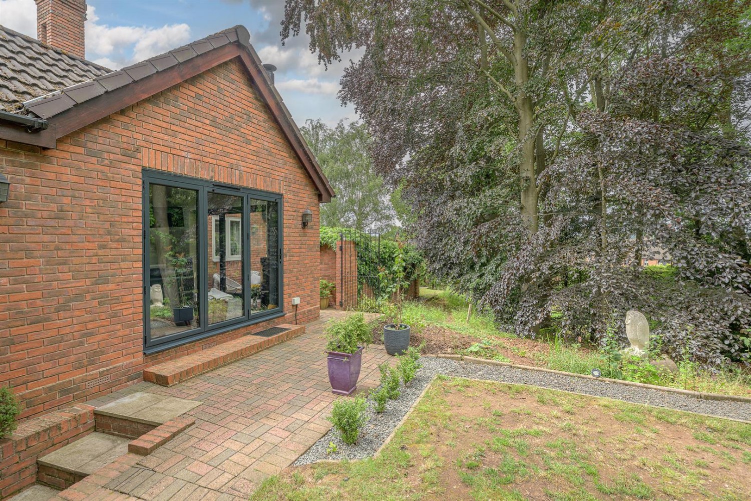 3 bedroom Bungalow for sale in The Woodlands, Stourbridge, DY8 2RA