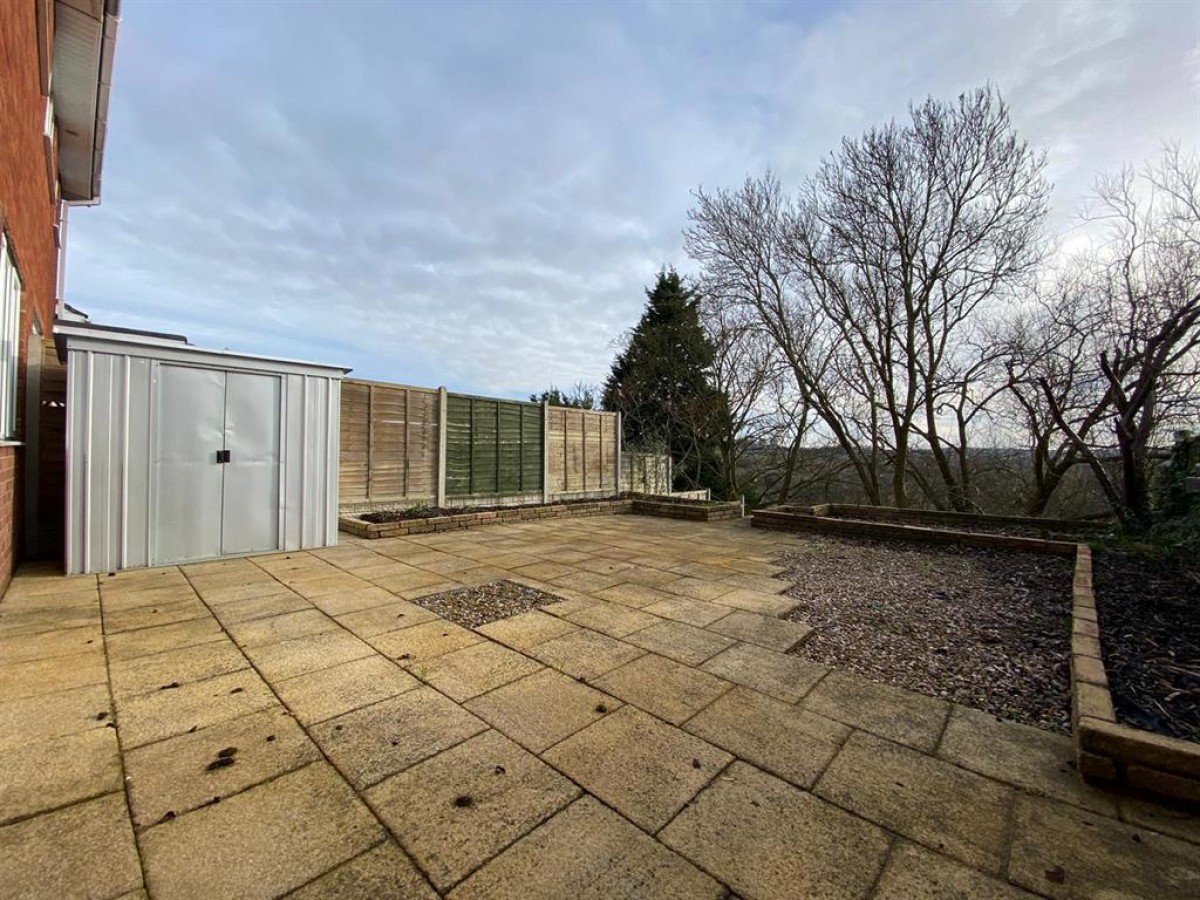 Ragees Road, Kingswinford