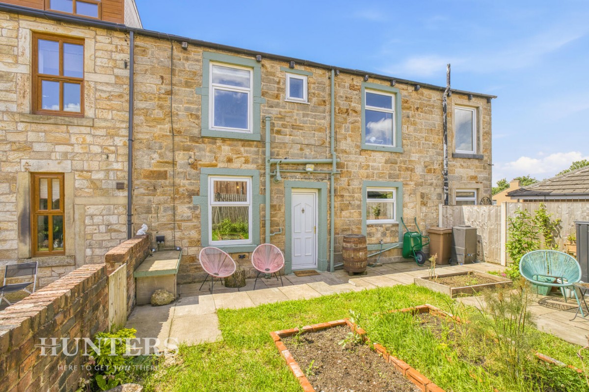 Smithy Bridge Road, Smithy Bridge, OL15 8QF