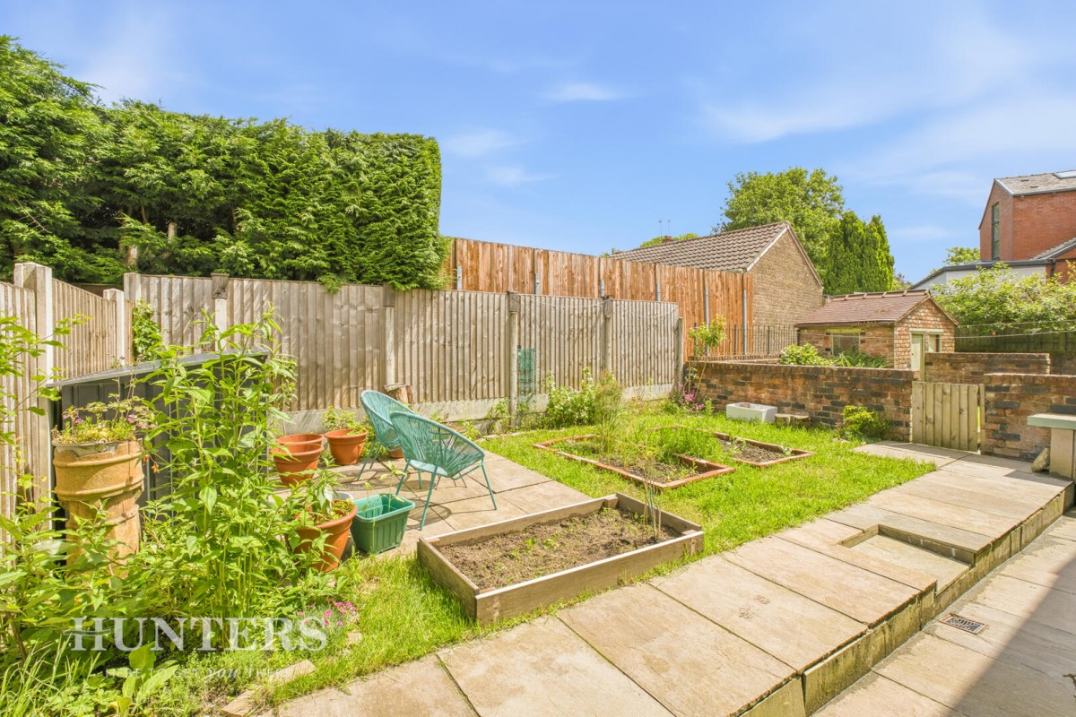 Smithy Bridge Road, Smithy Bridge, OL15 8QF