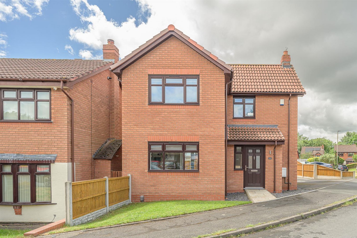 Elgar Crescent, Brierley Hill, DY5 4JJ