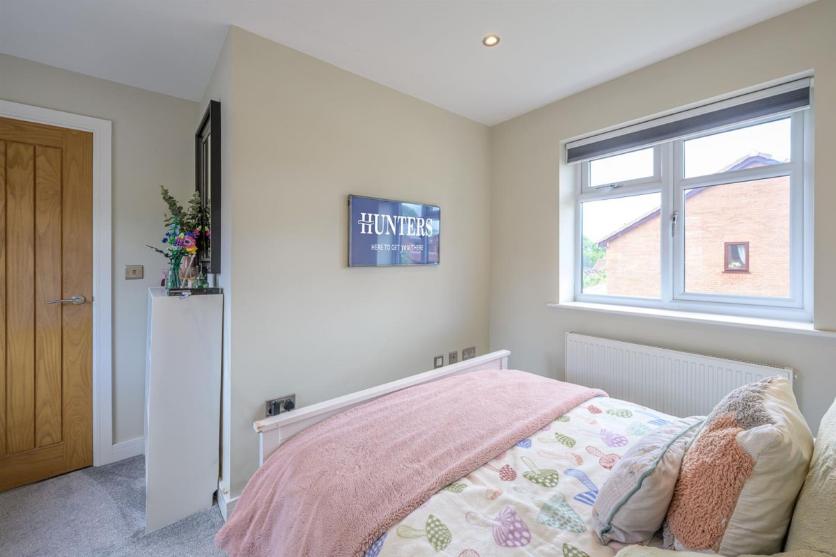Elgar Crescent, Brierley Hill, DY5 4JJ