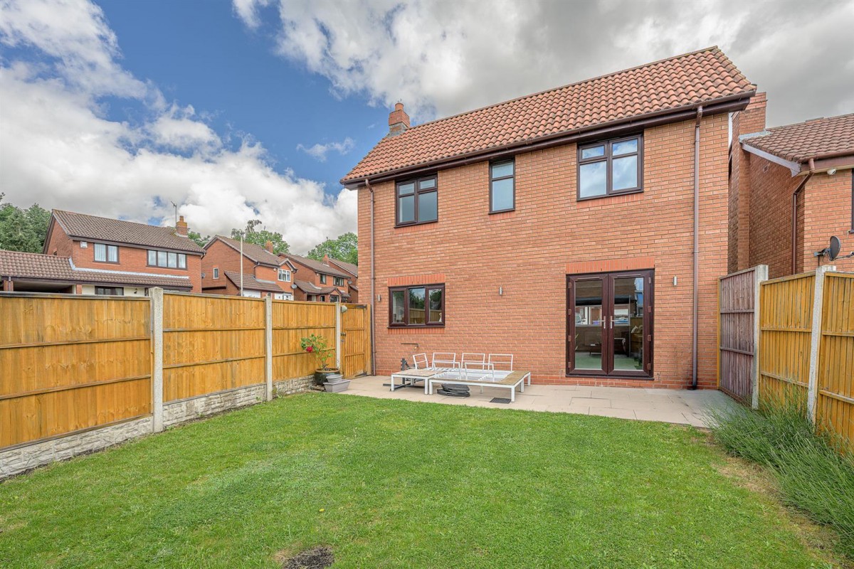 Elgar Crescent, Brierley Hill, DY5 4JJ