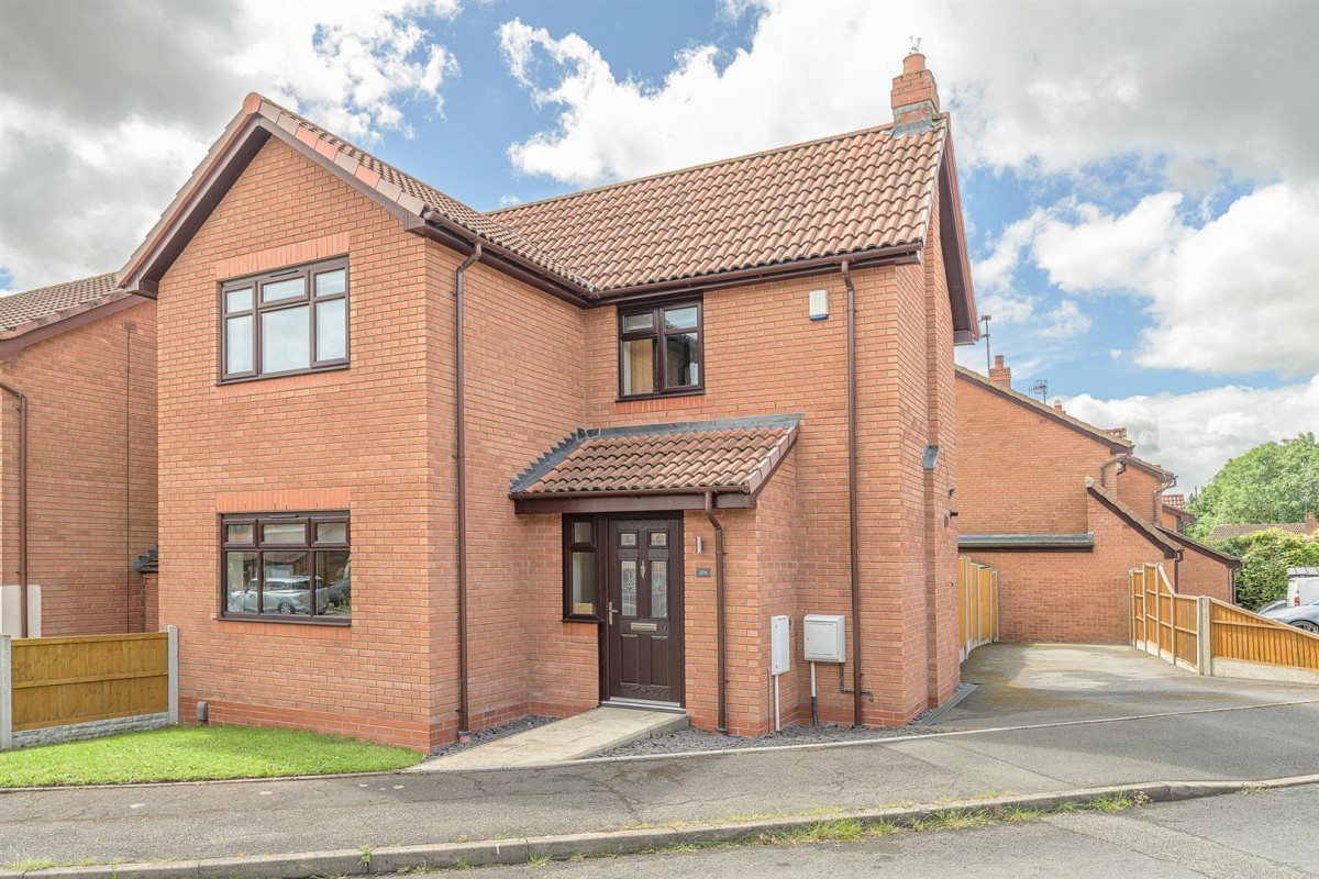 Elgar Crescent, Brierley Hill, DY5 4JJ