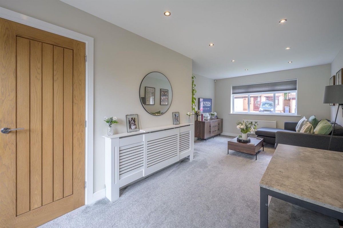Elgar Crescent, Brierley Hill, DY5 4JJ