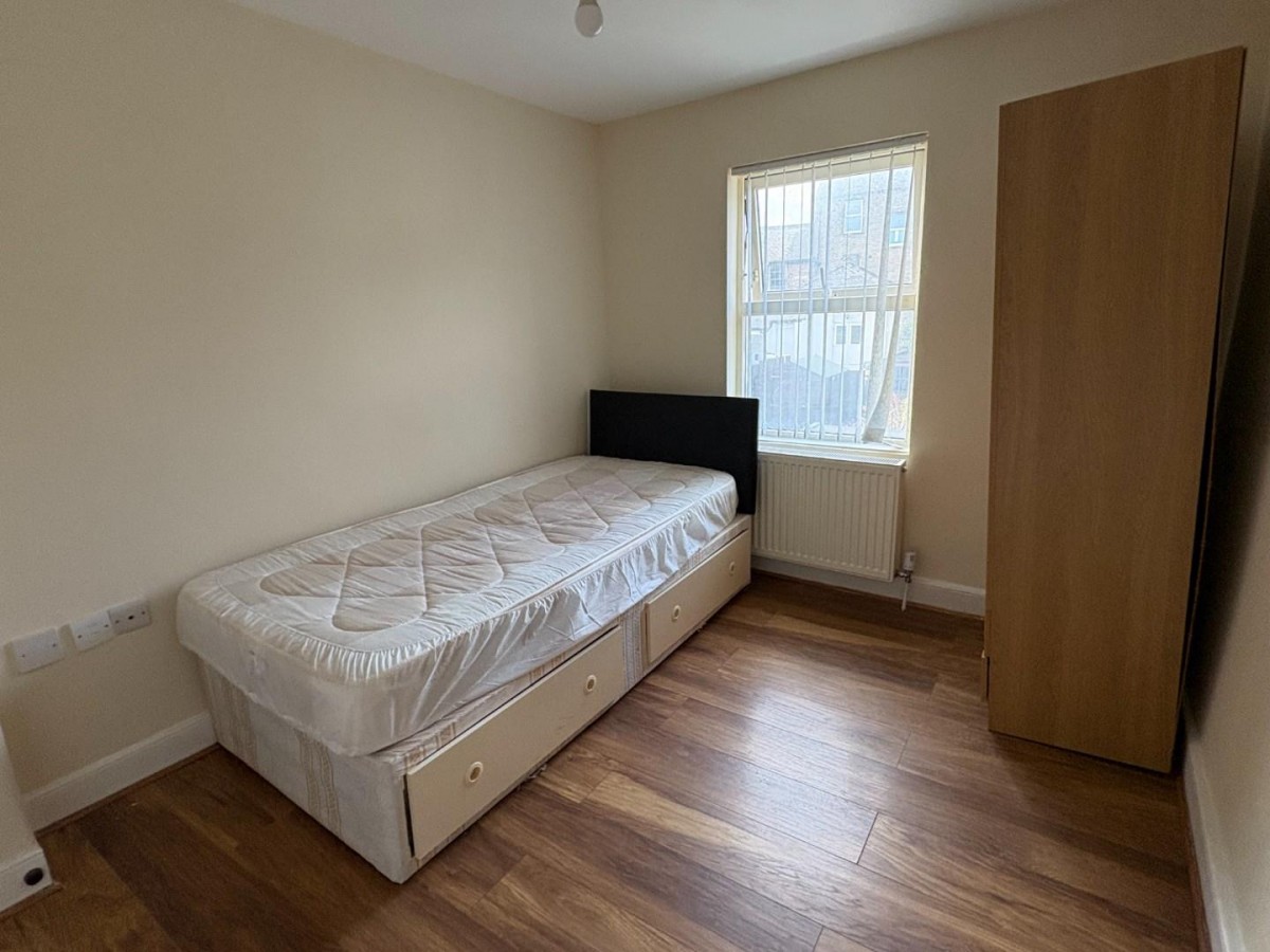 HOUSE SHARE Single Room Let Edwin Street, Gravesend, Kent, DA12 1EH