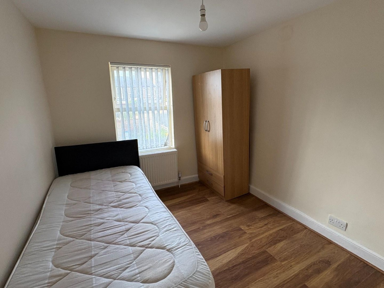 HOUSE SHARE Single Room Let Edwin Street, Gravesend, Kent, DA12 1EH