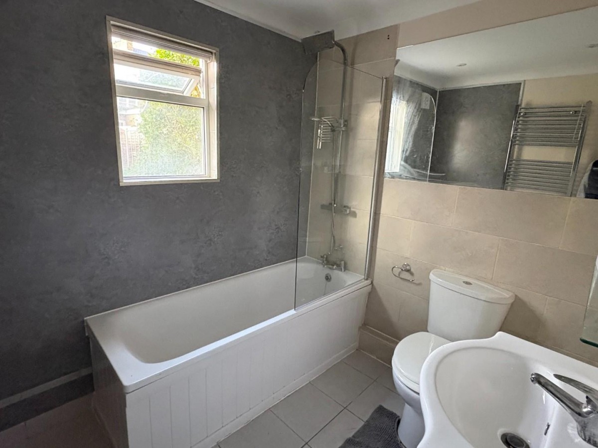 HOUSE SHARE Single Room Let Edwin Street, Gravesend, Kent, DA12 1EH