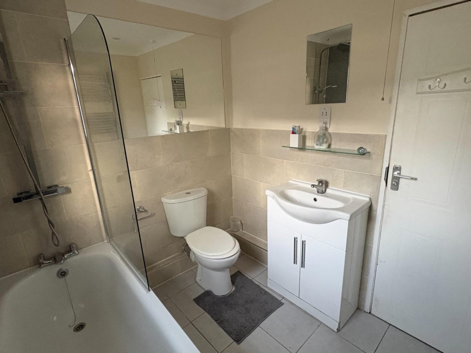 HOUSE SHARE Single Room Let Edwin Street, Gravesend, Kent, DA12 1EH