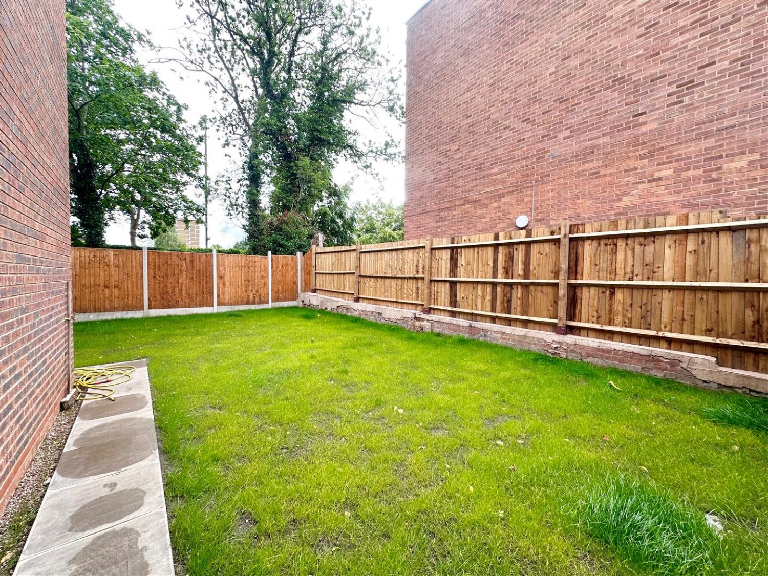 4 bedroom House to let in Scotts Road, Stourbridge