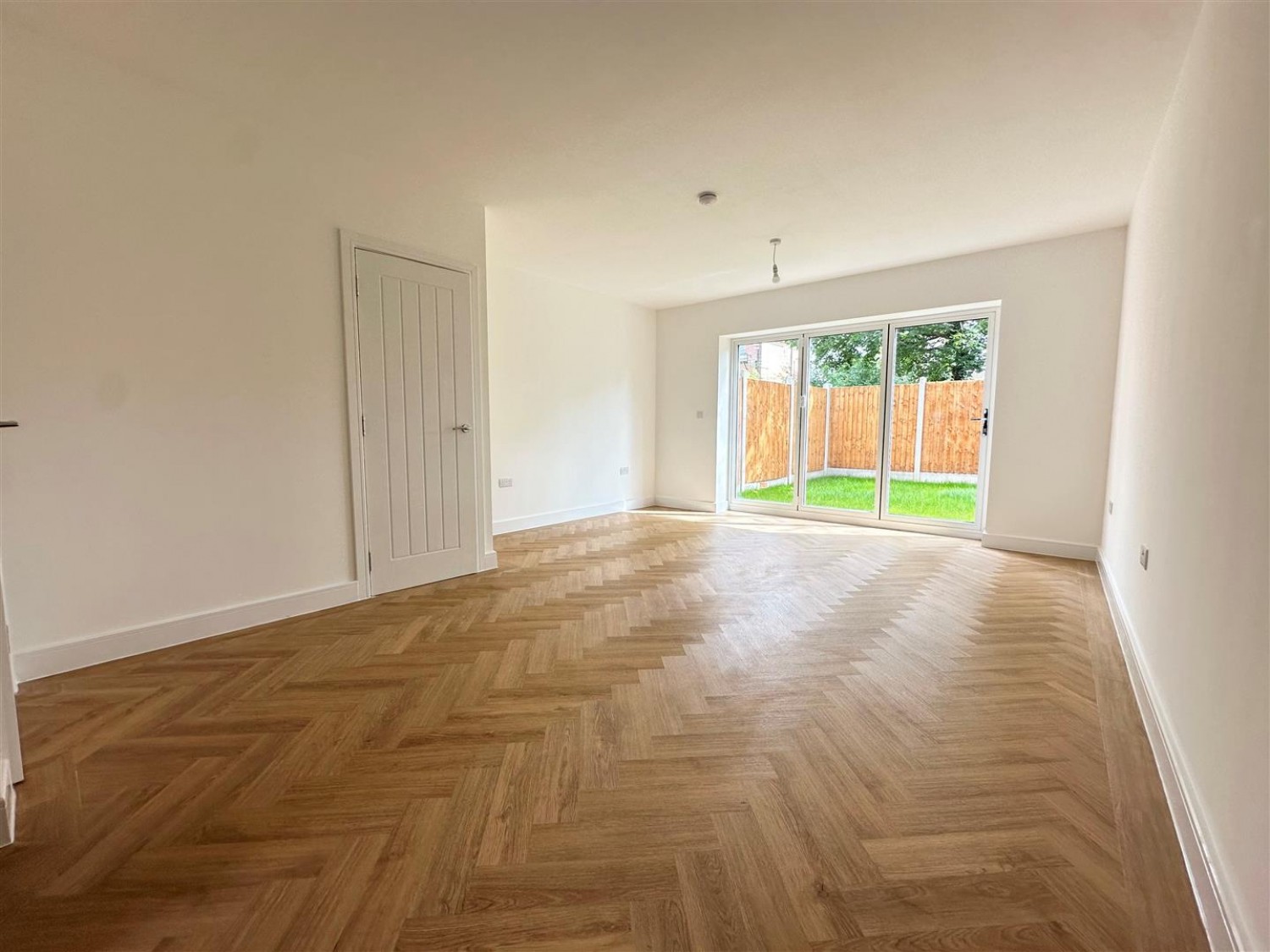 4 bedroom House to let in Scotts Road, Stourbridge
