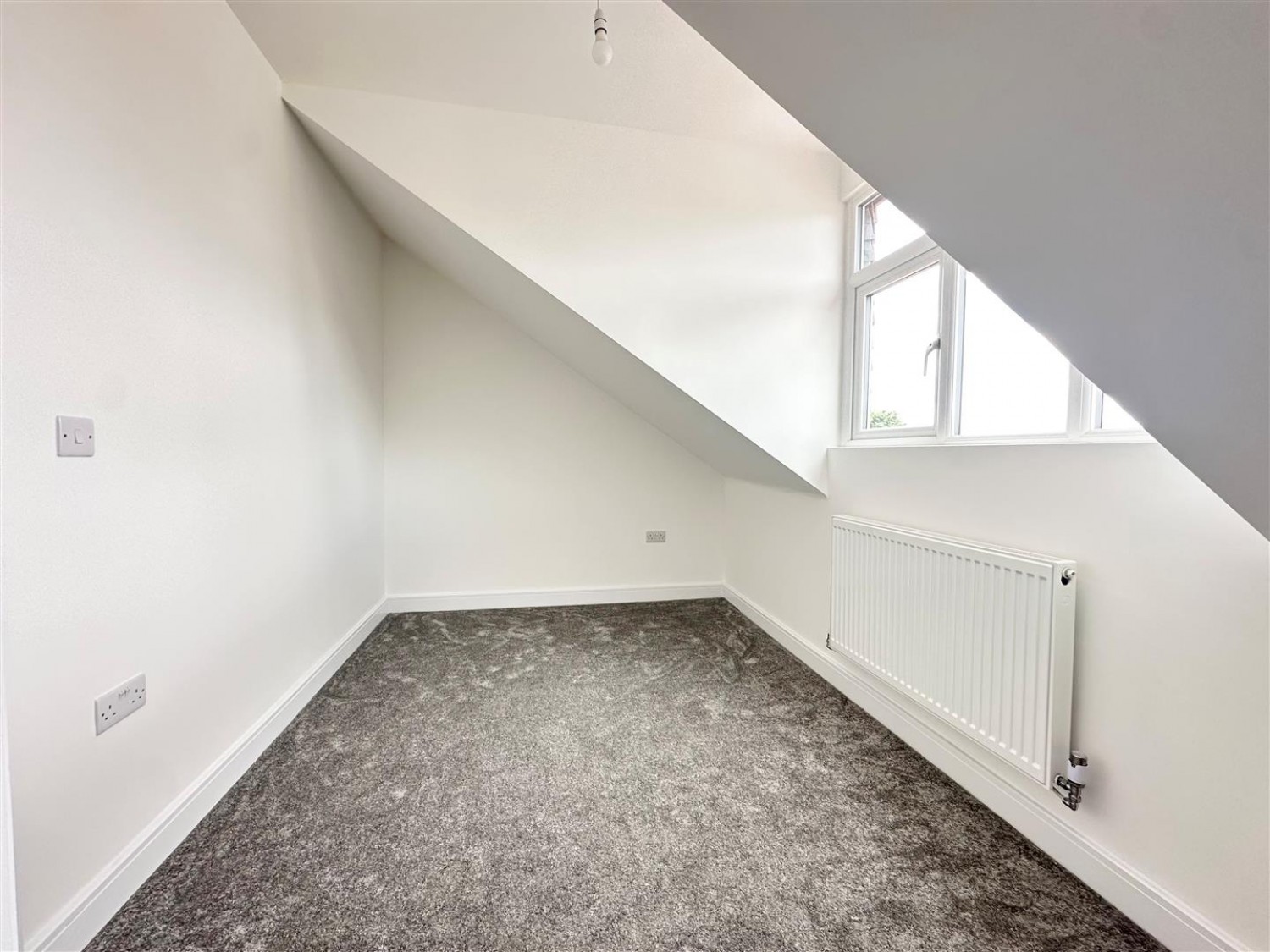 4 bedroom House to let in Scotts Road, Stourbridge