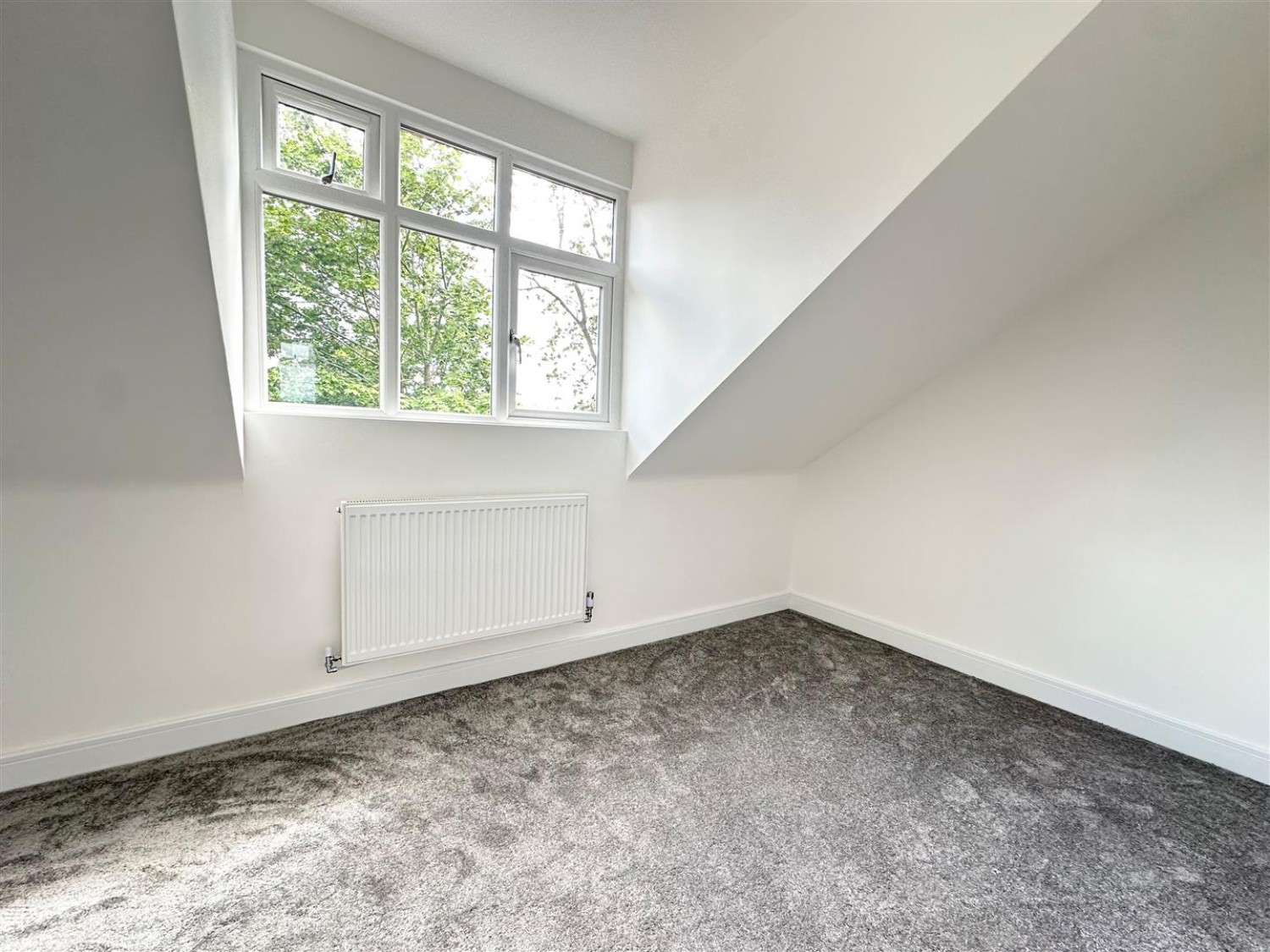 4 bedroom House to let in Scotts Road, Stourbridge