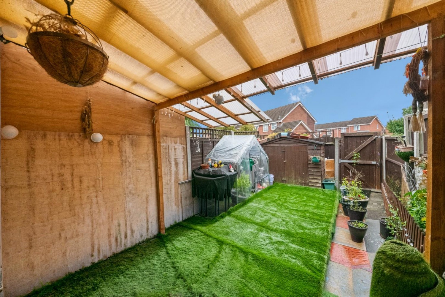 Harecastle Close, Yeading, Middlesex, UB4 9RE
