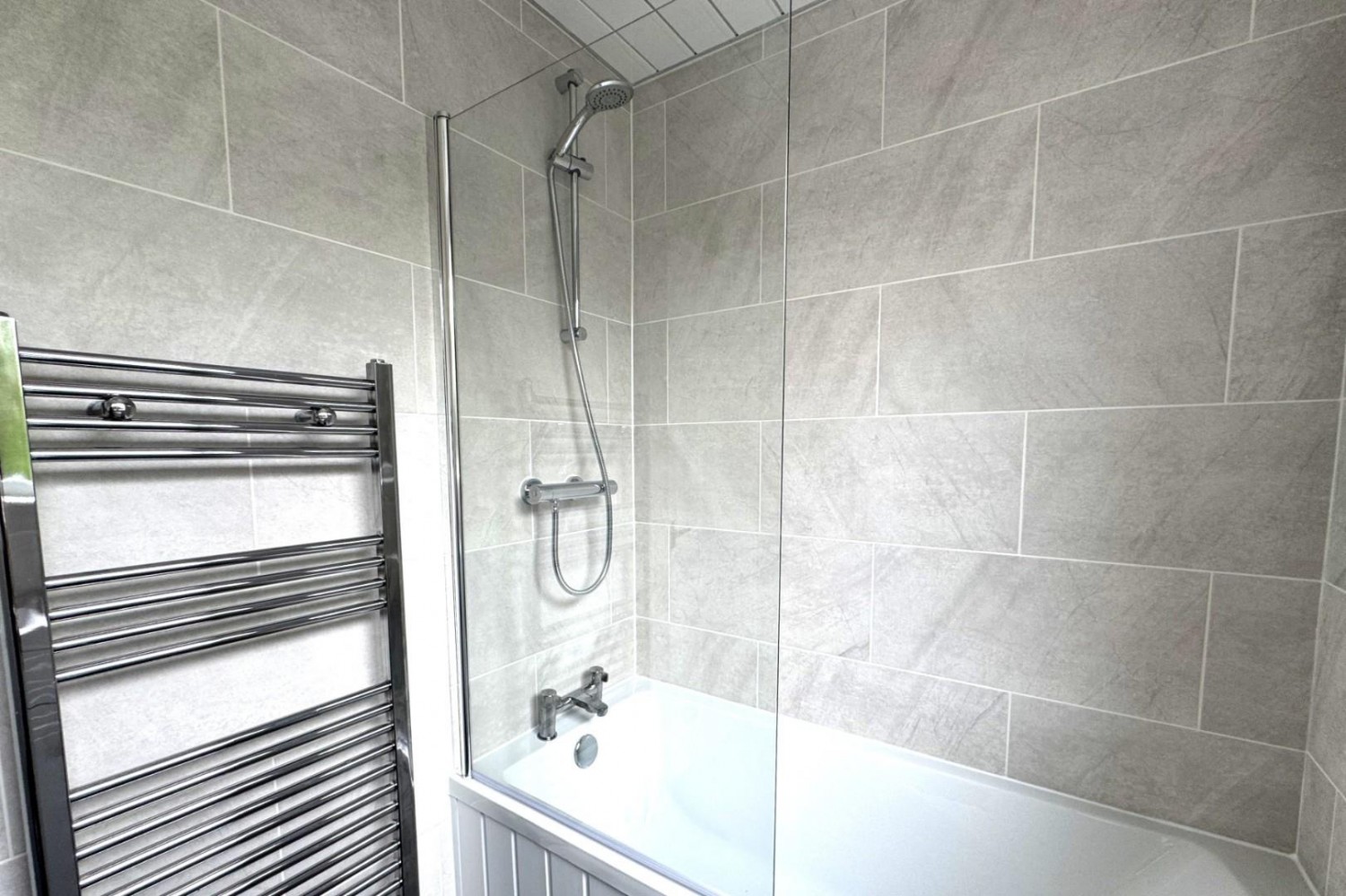3 bedroom House to let in North Side, New Tupton, Chesterfield, S42 6BN